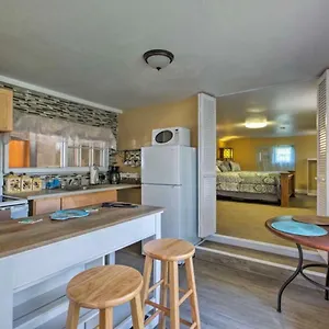 Airy 1d/1ba Apartment